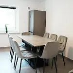 Zentral, Nahe Legoland Und Stadtmitte, Flussblick - Perfekt Fuer Familien, Geschaeftstreffen, Monteure Und Mehr! * 군즈부르크